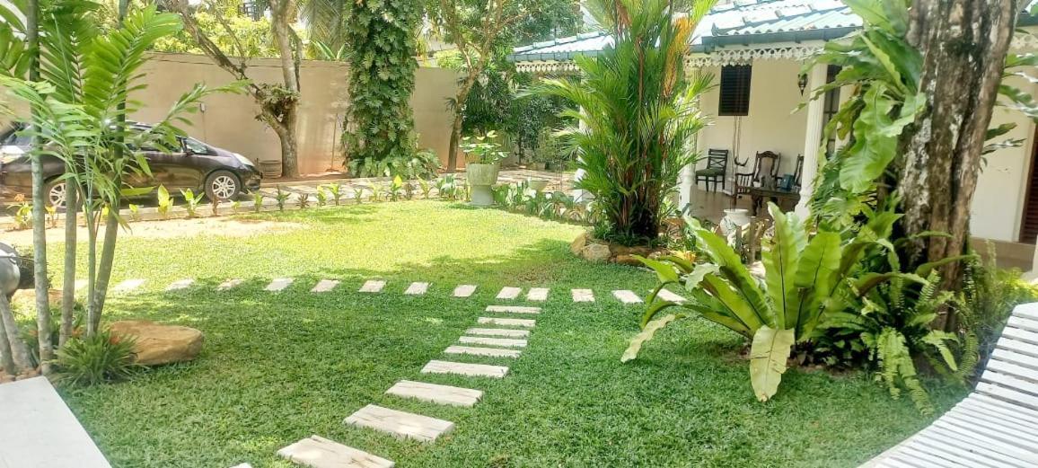 Thambara Villa Unawatuna Extérieur photo