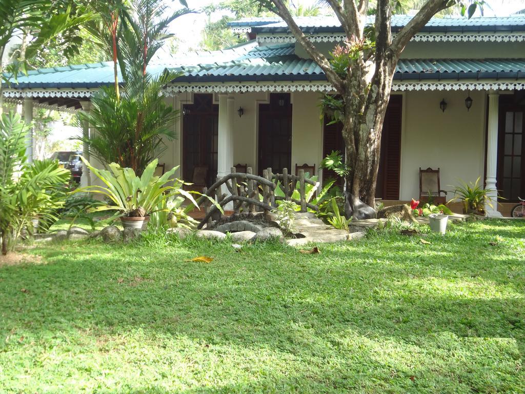 Thambara Villa Unawatuna Extérieur photo