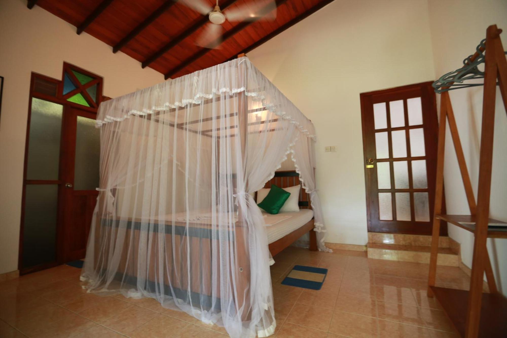 Thambara Villa Unawatuna Extérieur photo