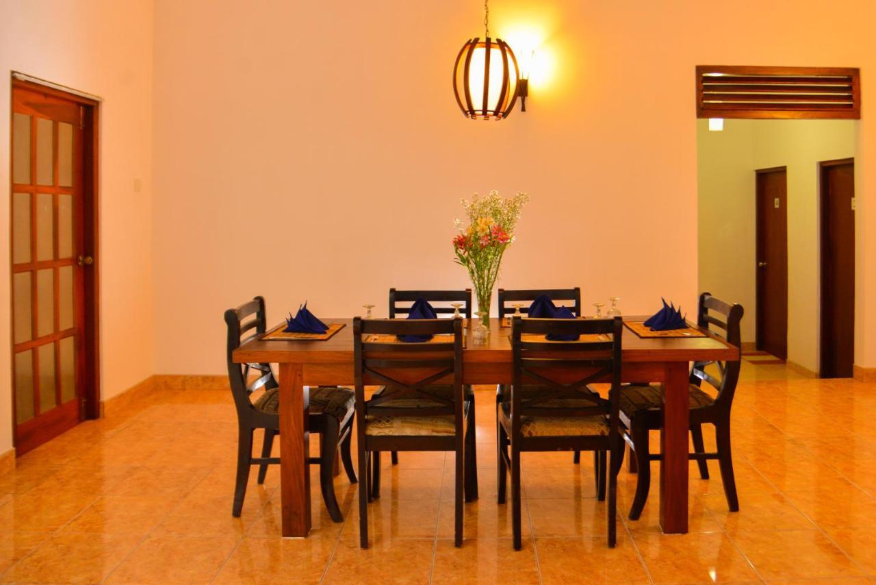 Thambara Villa Unawatuna Extérieur photo